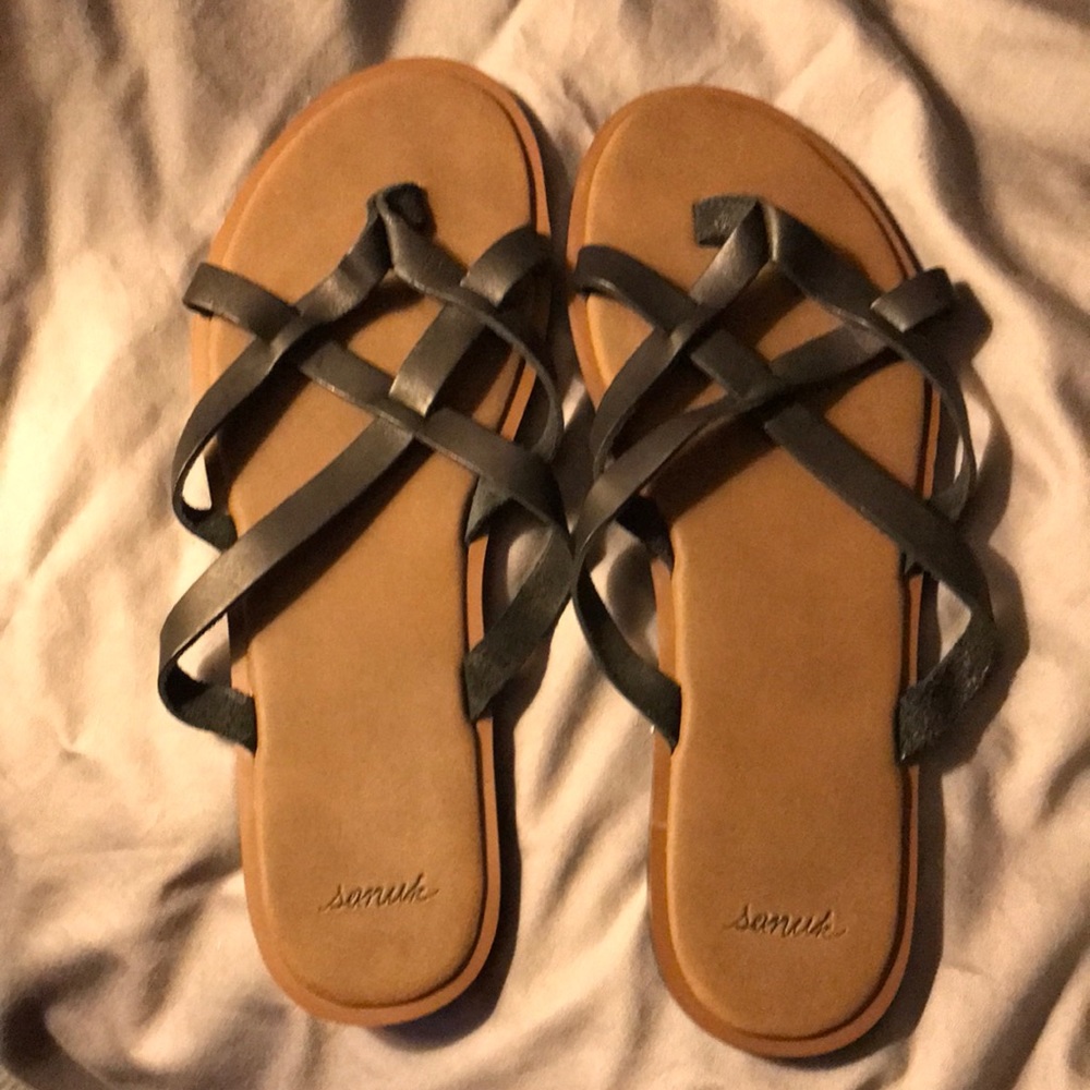 Sanuk sandals, black leather straps, size 9, worn for a few hours